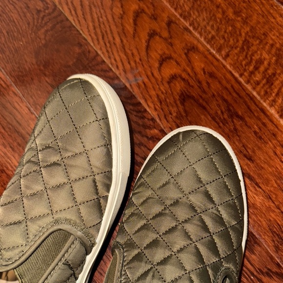 Steve Madden Quilted Olive Slip-On Shoes - Picture 4 of 5